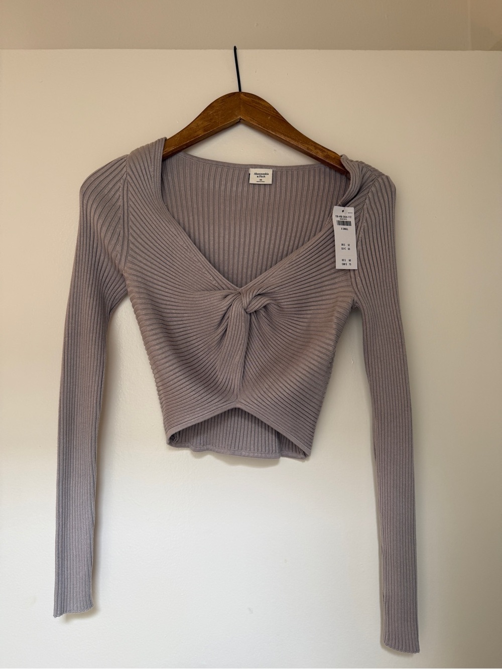 Abercrombie & Fitch Ribbed Knot-Front Long-Sleeve Crop Top - grey